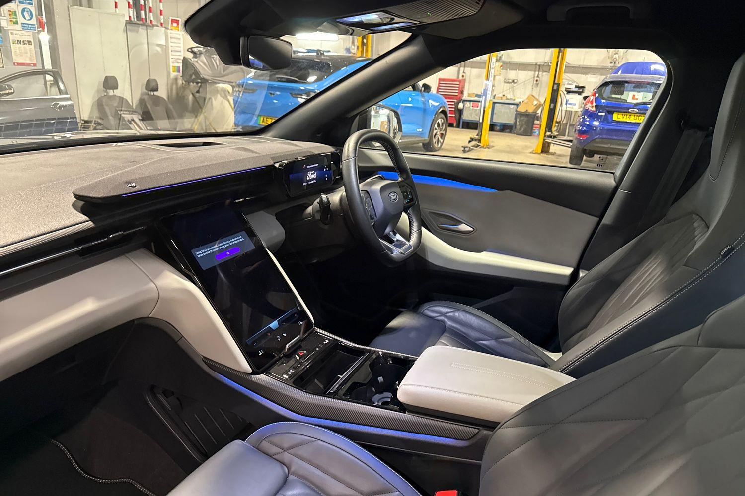 Ford Explorer Photo 17