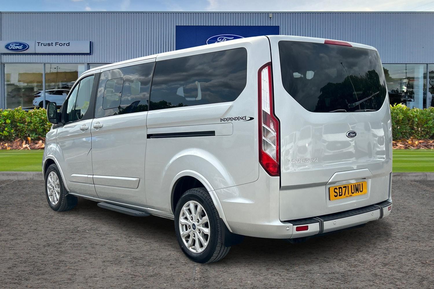 Ford TOURNEO CUSTOM Photo 1