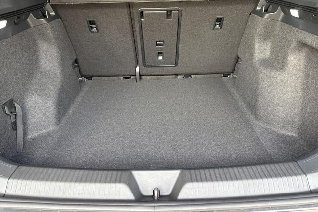 VOLKSWAGEN ID.4 Photo 12
