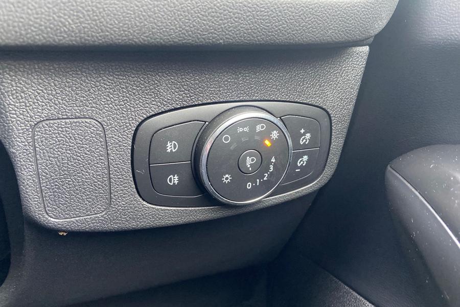 Ford FOCUS Photo autoimg-22a5b33caf354a77a21af60c4d673133b6c0fbcb.jpg