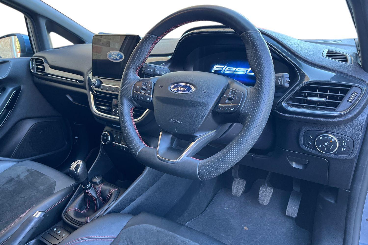 Ford FIESTA Photo 8