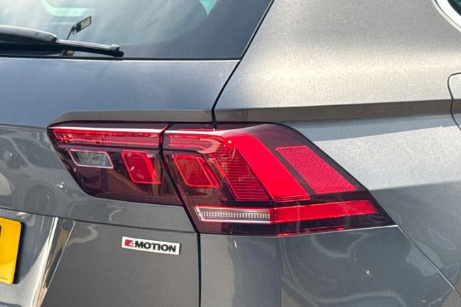 VOLKSWAGEN Tiguan Photo 18