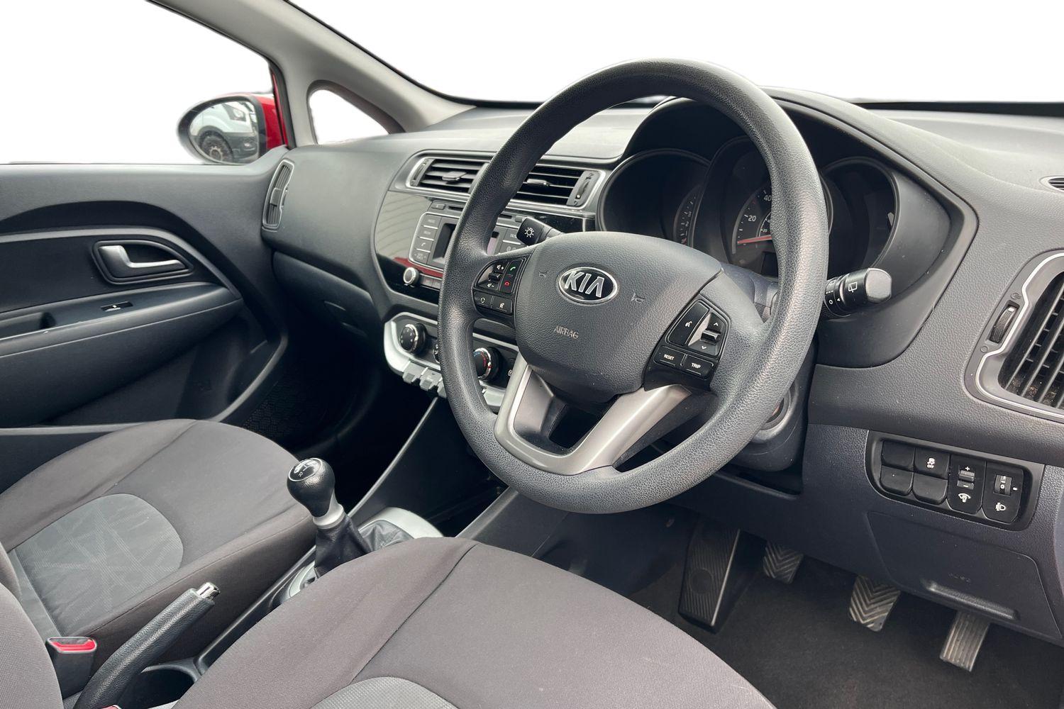 Kia RIO Photo 8