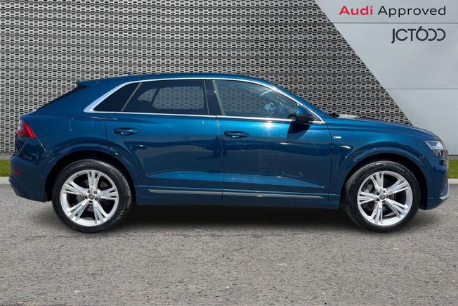 AUDI Q8 Photo 4