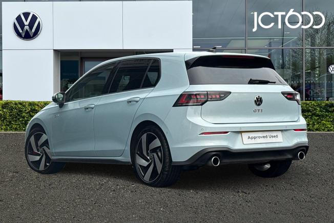 VOLKSWAGEN Golf Photo 3