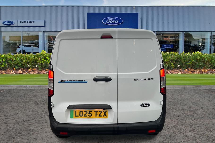 Used Ford TRANSIT COURIER LO25TZX 12