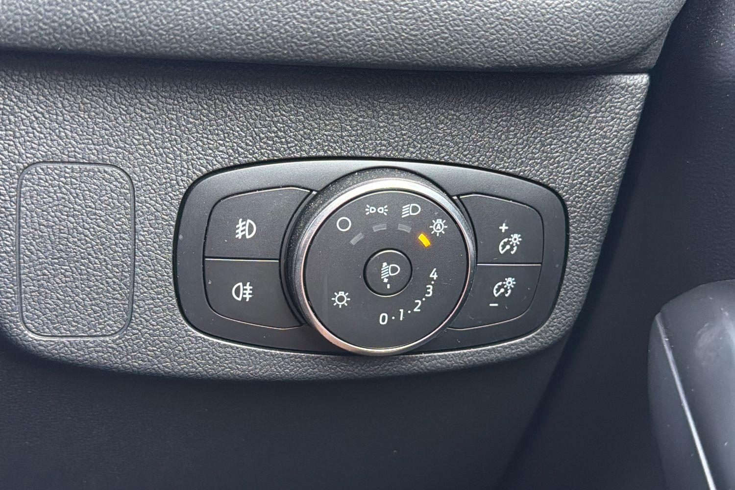 Ford FOCUS Photo 28