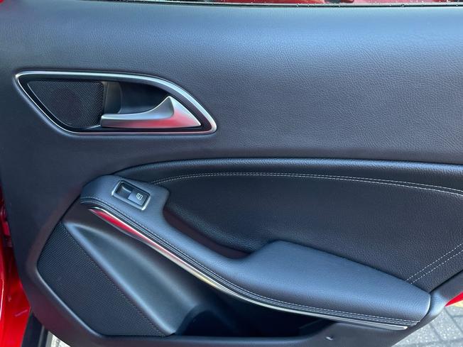 MERCEDES-BENZ GLA Photo 32