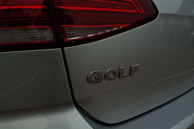 VOLKSWAGEN Golf Photo 21