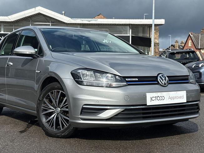 VOLKSWAGEN Golf Photo 24