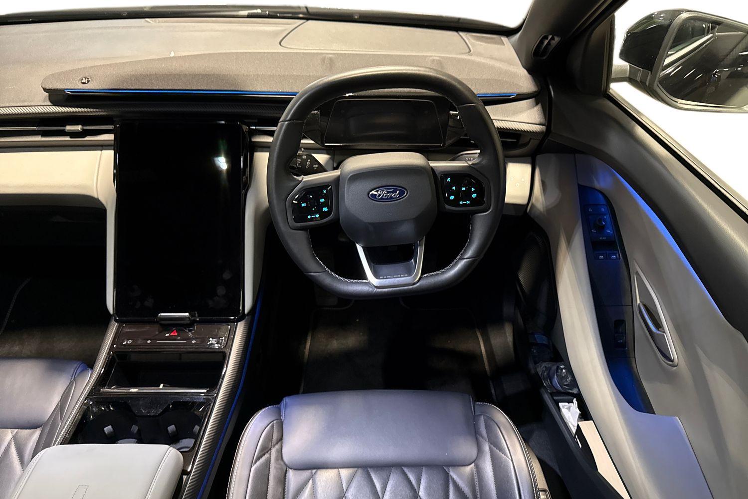 Ford Explorer Photo 10
