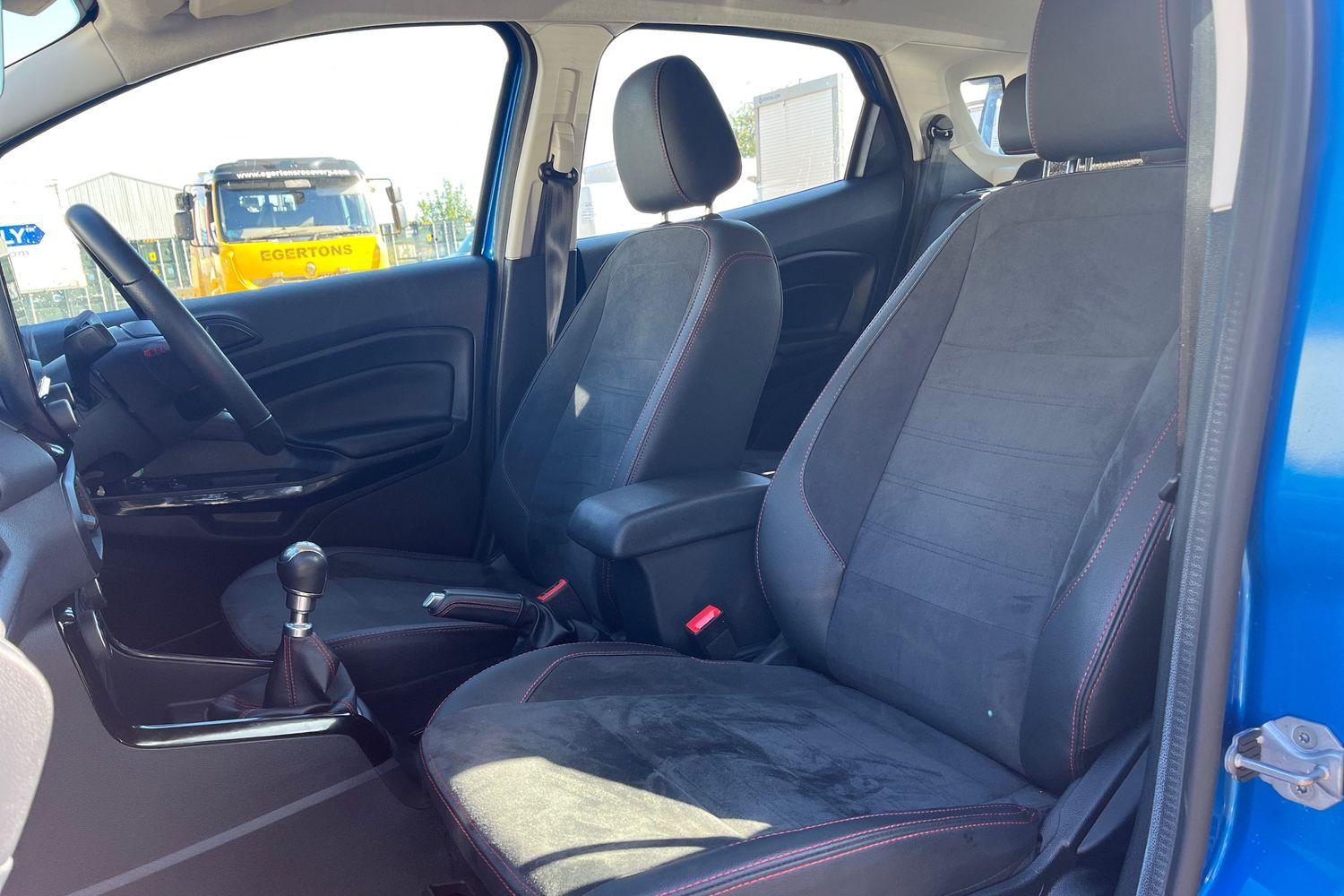 Ford ECOSPORT Photo 18