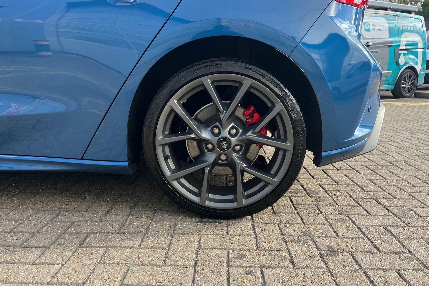 Ford FOCUS Photo 7