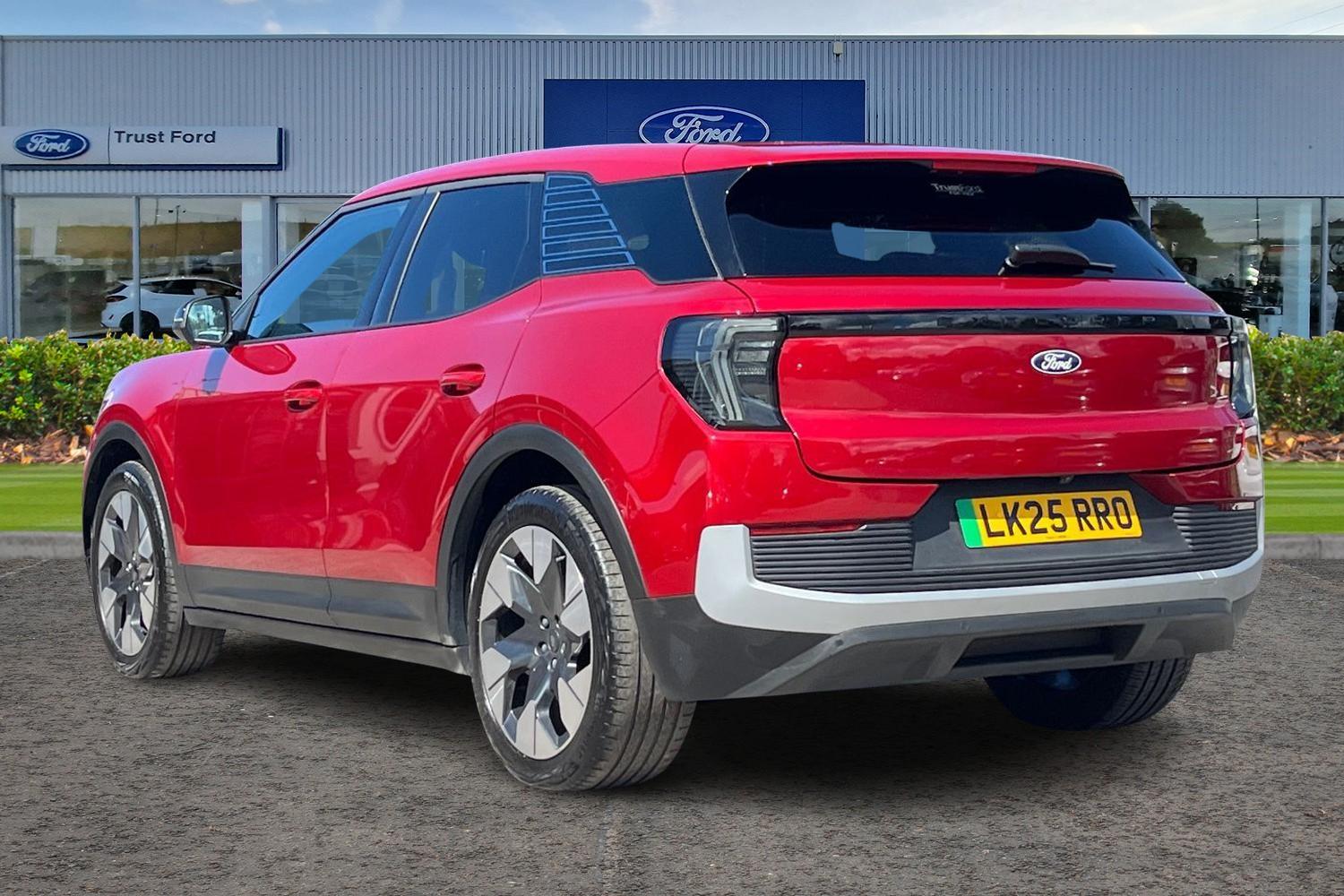 Ford Explorer Photo 1