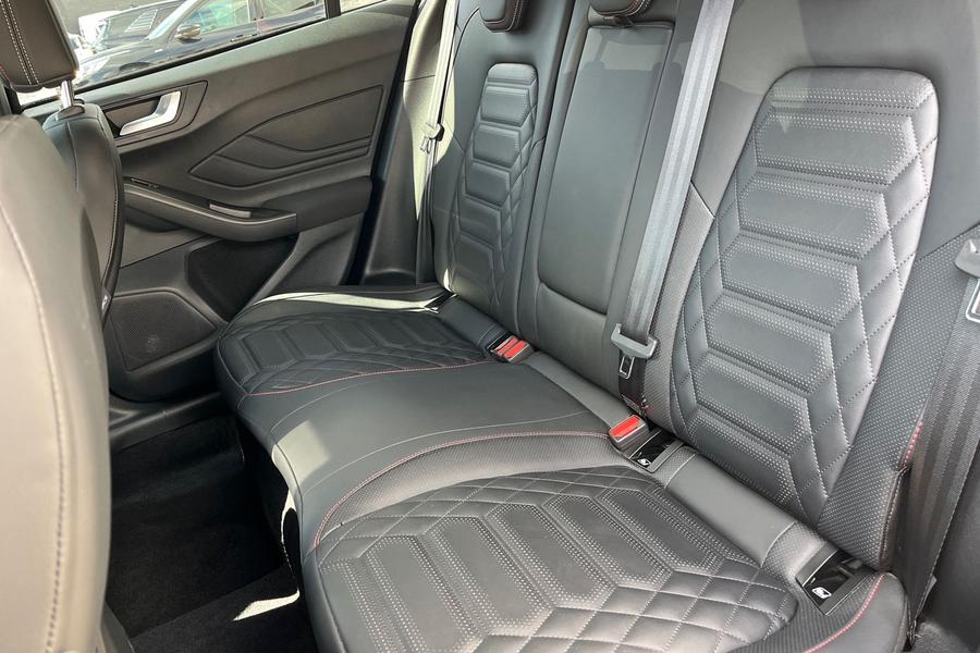 Ford FOCUS Photo autoimg-22daf8111b353543cc0d39ab1757aa274bc1804a.jpg