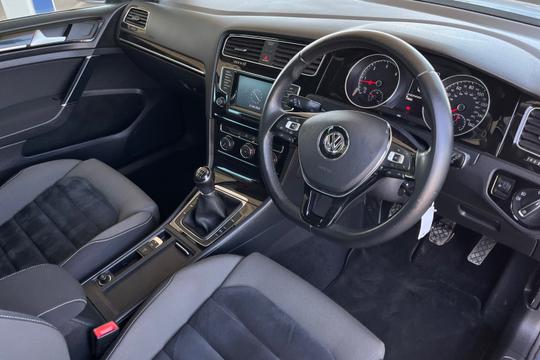 Volkswagen Golf Photo autoimg-22ddf1da05b5cdb7257fc203e4eca42ff2eb41d1.jpg