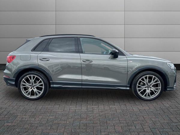 Audi Q3 Photo autoimg-22df560c34d54684a6bf1d190ed4465e3f77e5bc.jpg