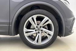 VOLKSWAGEN Tiguan Photo 5