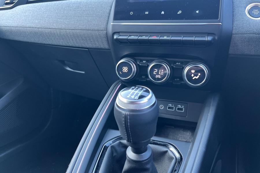 RENAULT CLIO Photo autoimg-22e88dce9fd96acfca4f7a3160e25d29283c721f.jpg