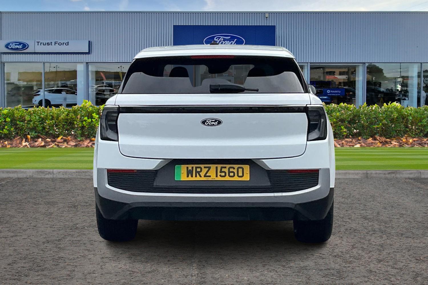 Ford Explorer Photo 6