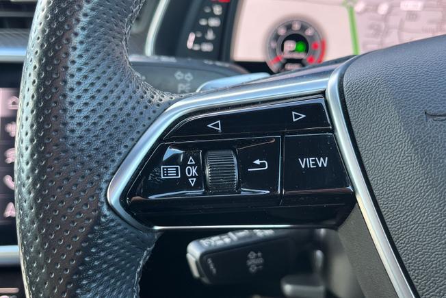 AUDI A6 Avant Photo 16