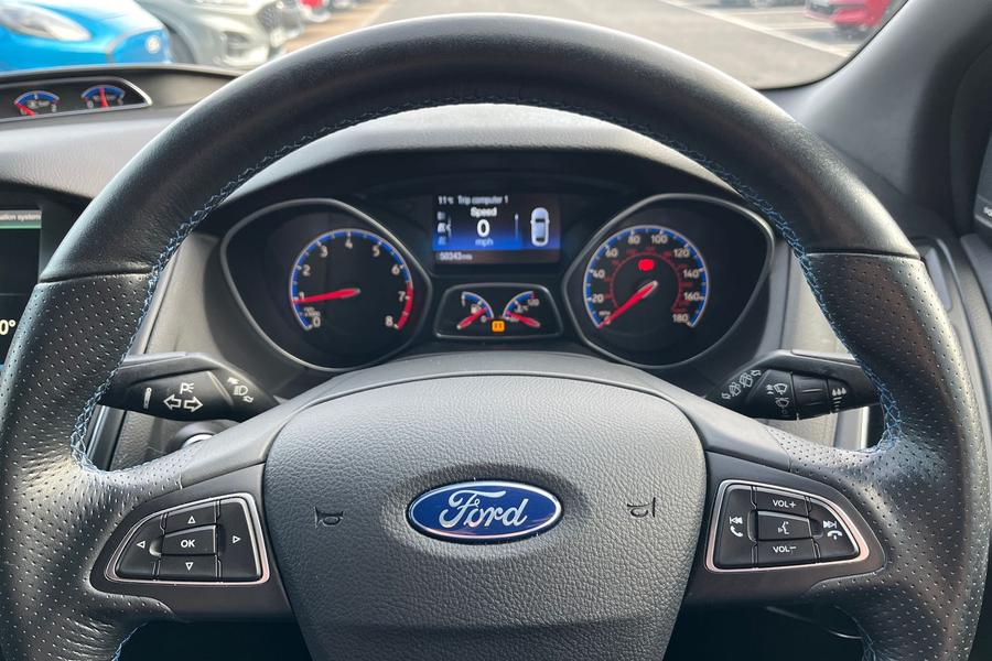 Ford FOCUS RS Photo autoimg-22ef1e2e05d4ad0ce1b4eb8165fea034012f1f19.jpg