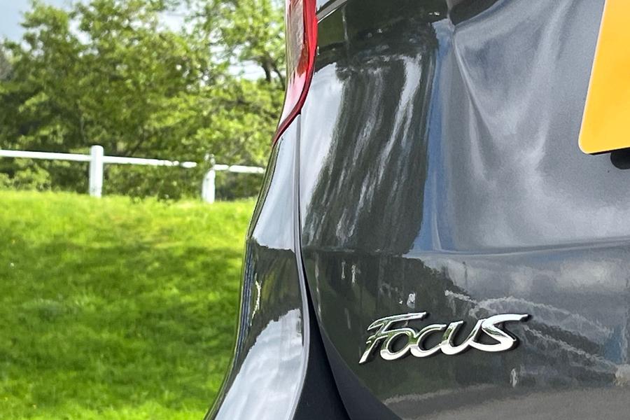 Ford FOCUS Photo autoimg-22f6392beb4c78735a3475de36cf0d1b2c40b6ec.jpg