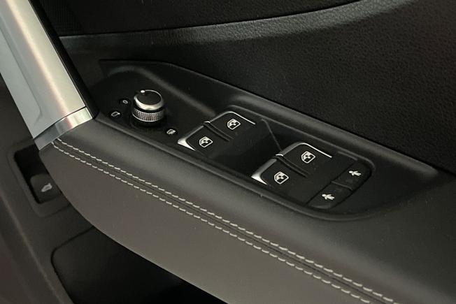 AUDI Sq2 Photo 26