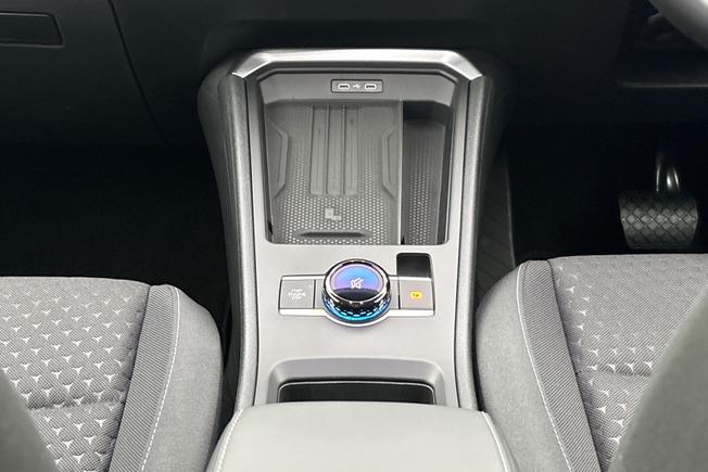 VOLKSWAGEN T-Roc Photo 25