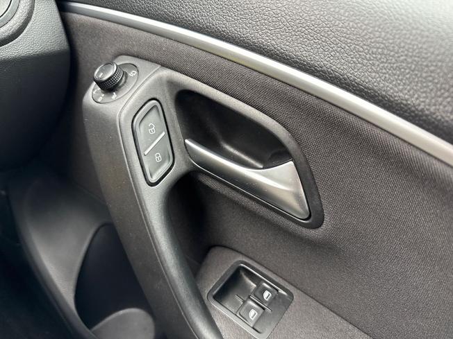 VOLKSWAGEN Polo Photo 22
