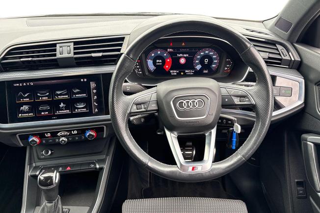 Audi Q3 Photo 11