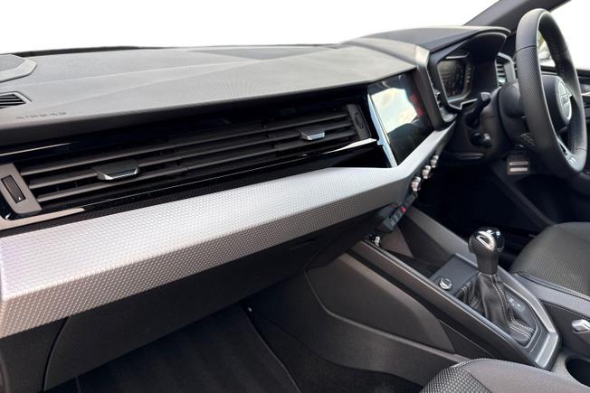 AUDI  A1 Sportback  Photo 2
