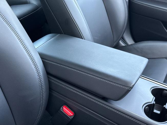 TESLA Model 3 Photo 51