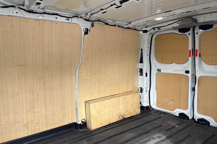 Used Ford TRANSIT CUSTOM LA24HWM 4