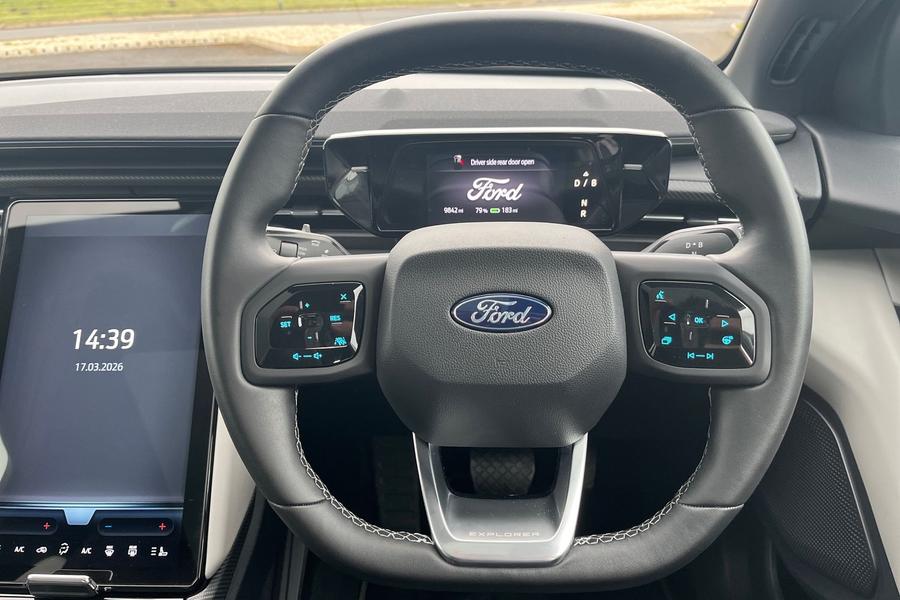 Ford Explorer Photo autoimg-23156fe4be699e4e6f7b340f2d3ae6dc7f8936b6.jpg