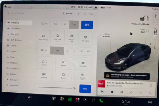 TESLA Model 3 Photo 25
