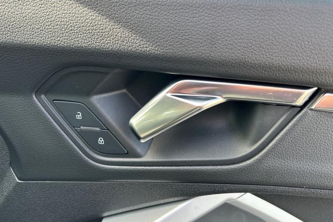 AUDI Q3 Photo 43