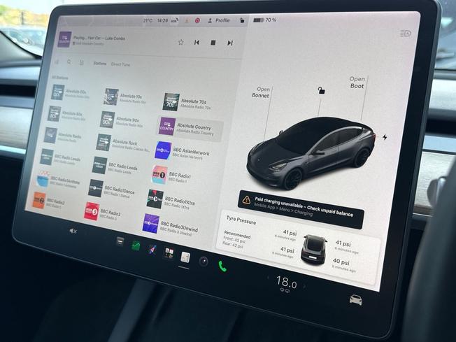 TESLA Model 3 Photo 13
