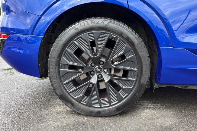 AUDI Q8 E-Tron Photo 5