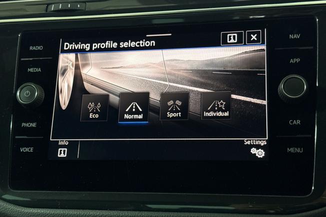VOLKSWAGEN Tiguan Photo 22