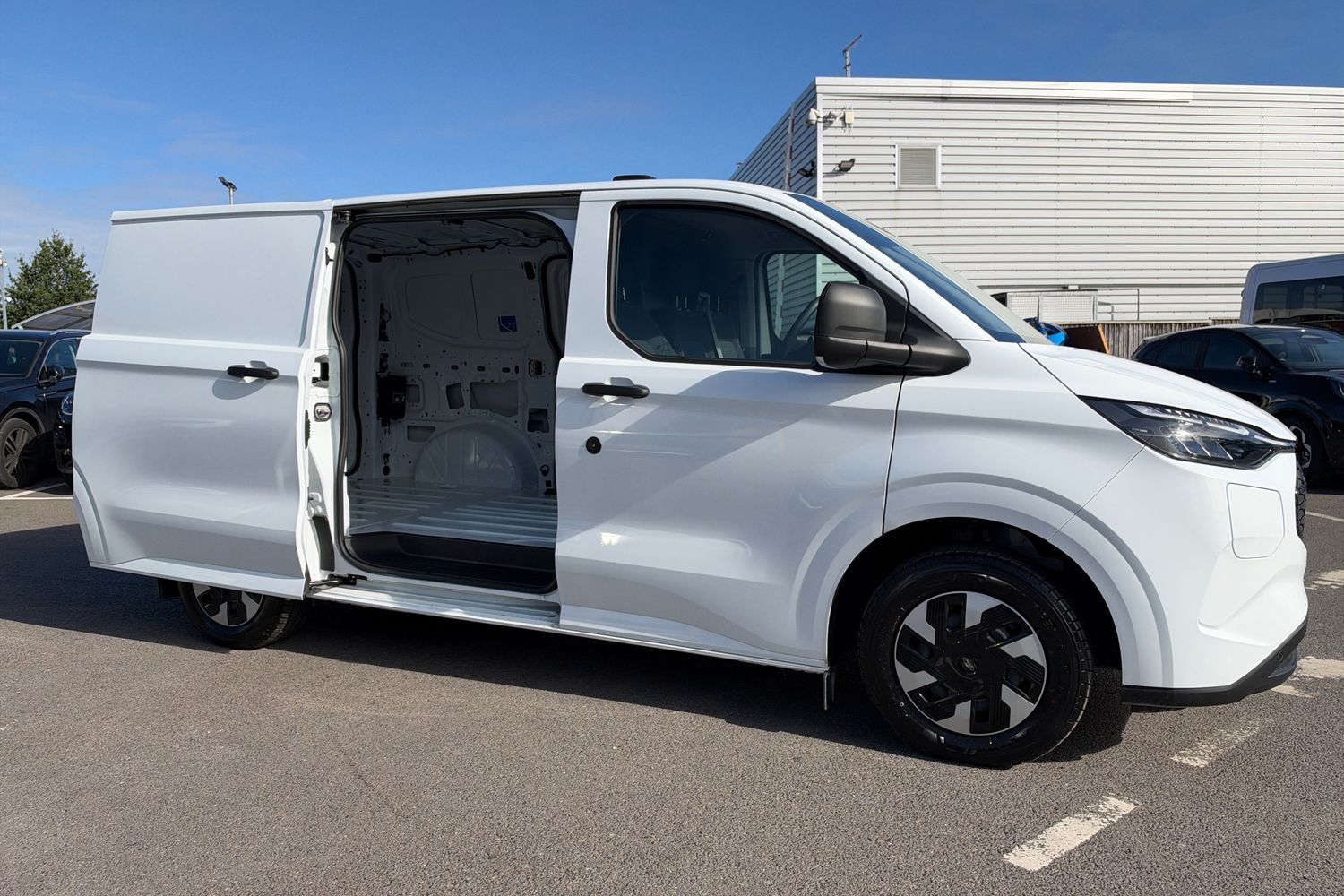 Ford E-TRANSIT CUSTOM Photo 16