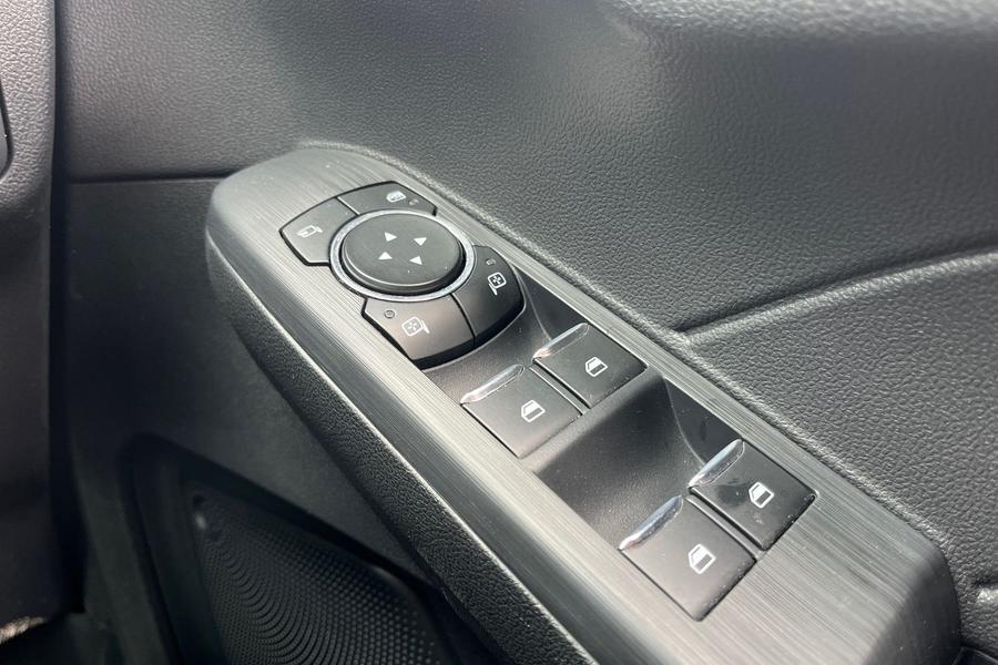 Ford KUGA Photo autoimg-2332f12f18cc75788cae55b9e5a57de9a8a1c3ab.jpg