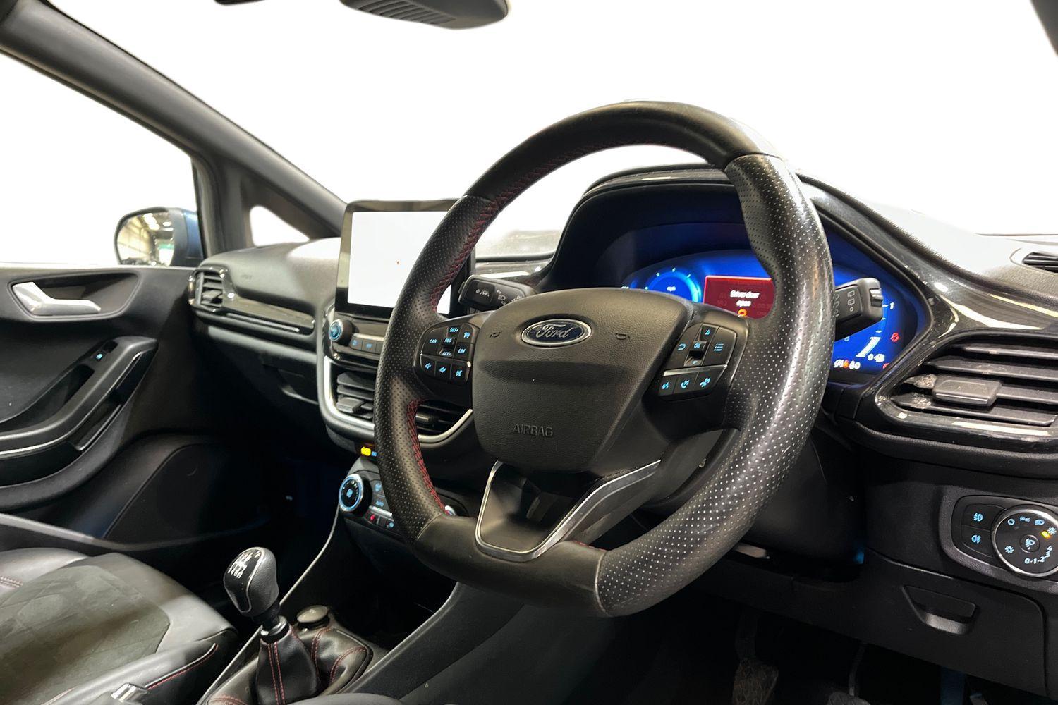 Ford FIESTA Photo 8
