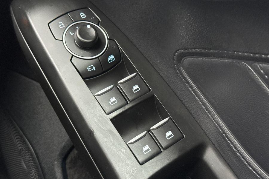 Ford FOCUS Photo autoimg-233bd790bab6a554d8642b035b3e28e765a24549.jpg