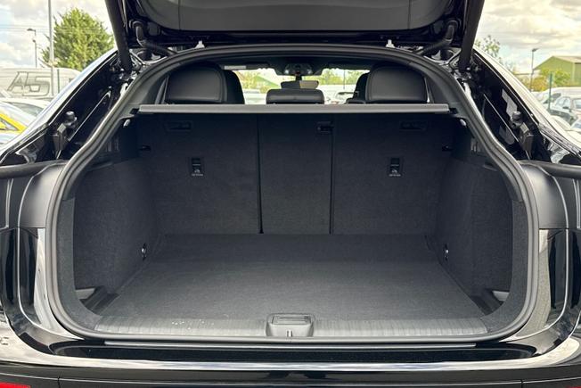 Audi Q6 e-tron Photo 12