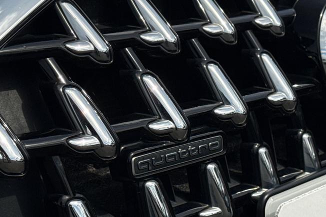 AUDI A8 Photo 43