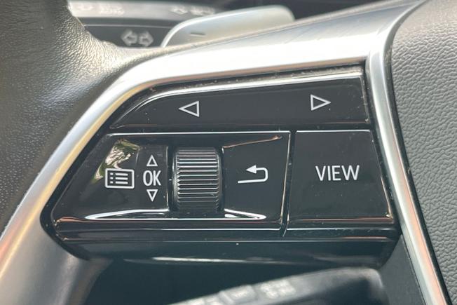AUDI Q8 E-Tron Photo 16