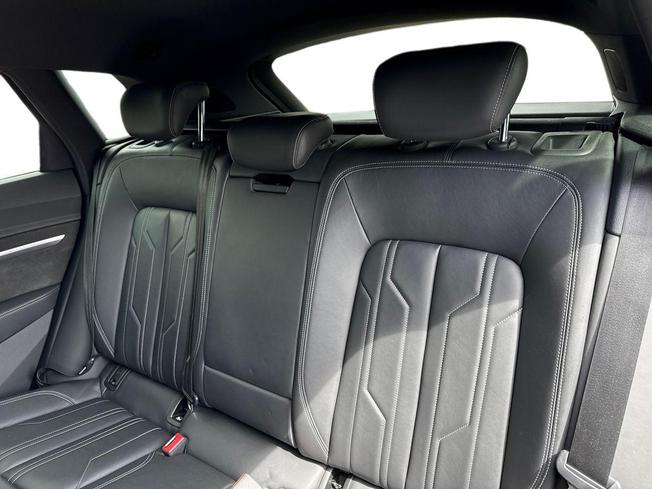 AUDI e-tron Photo 9
