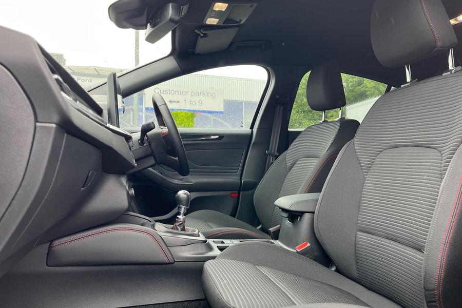 Ford Focus Photo autoimg-23535e016b02f64aa3359171a209be2b2620b15b.jpg