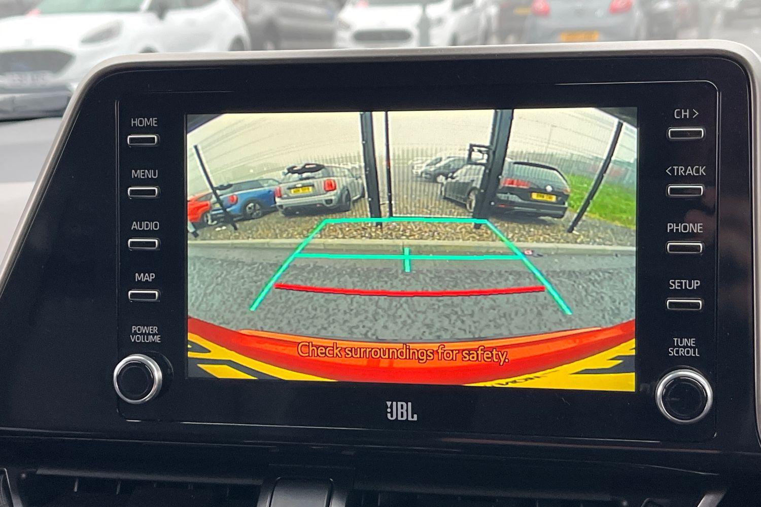 Toyota C-HR Photo 22
